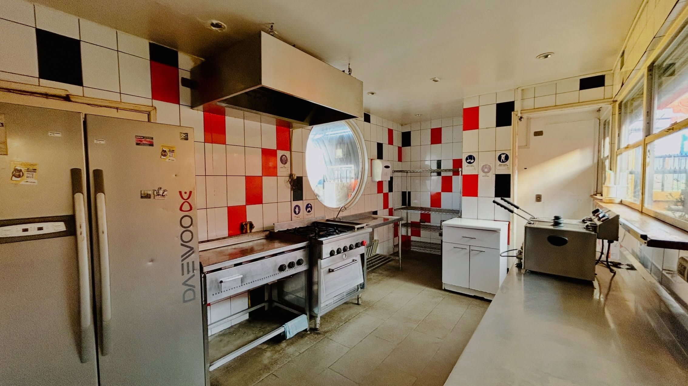 LOCAL COMERCIAL – AV. GUILLERMO BÜHLER - foto 14