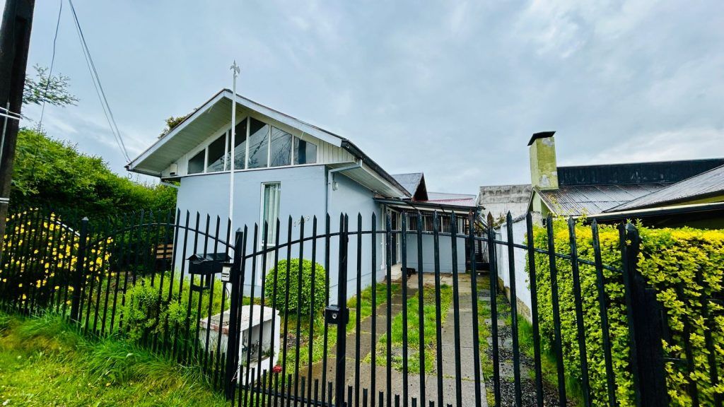 CASA CON POTENCIAL COMERCIAL, PASAJE MACKENNA
