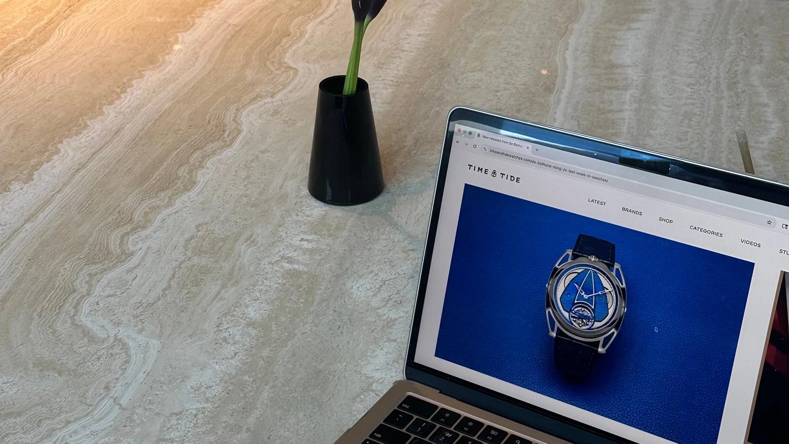 computer showcasing DeBethune article