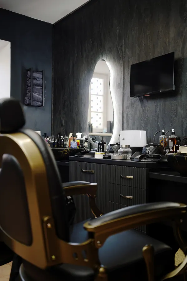 Prostory barbershopu Vendetta v Domažlicích.