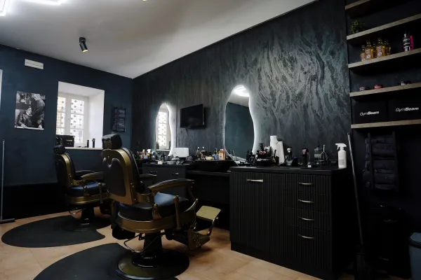 Prostory barbershopu Vendetta v Domažlicích.