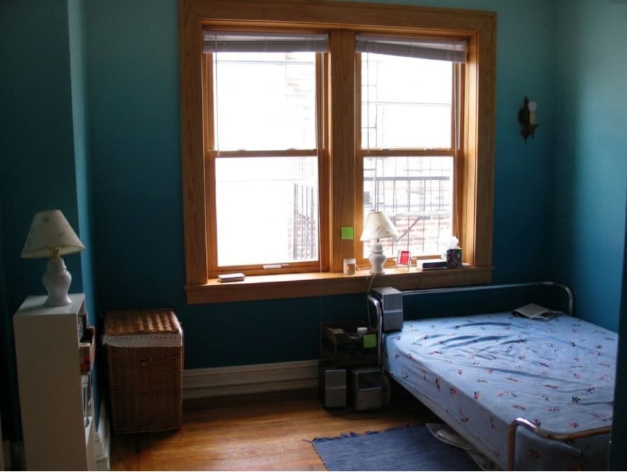 Ombre on a bedroom wall — smooth colour transition from dark to light