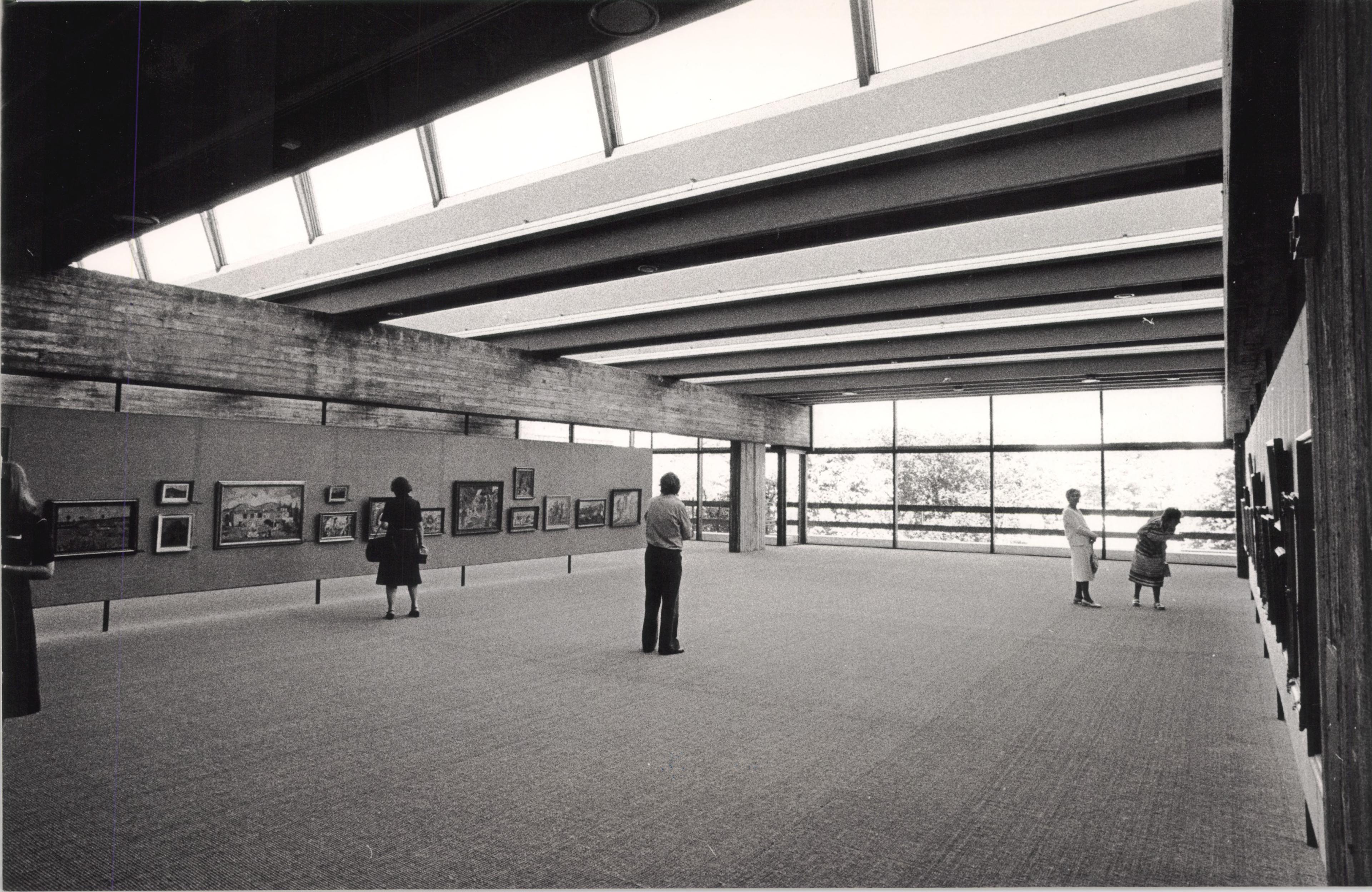 Sort-hvitt foto av Stenersen-bygget, fra 1970-tallet og den originale arkitekturen