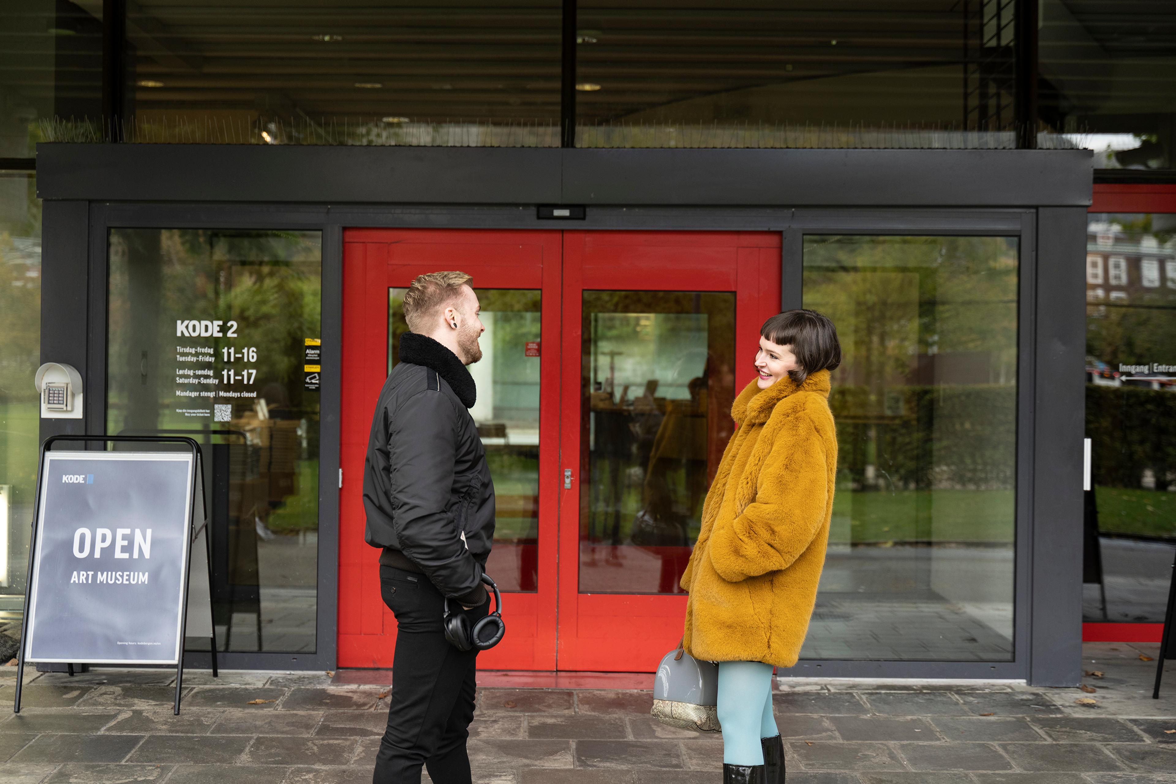 Two people in front of the entrance to the Stenersen museum