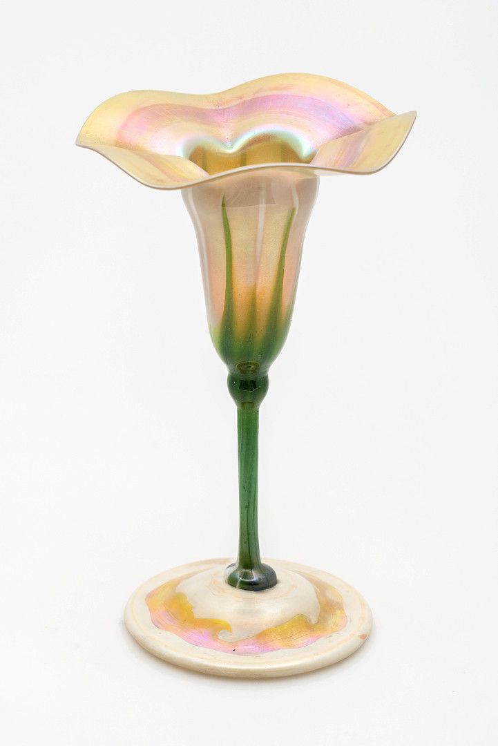 Kunstkvarter: I alle regnbuens farger: Prydglass av Louis C. Tiffany 