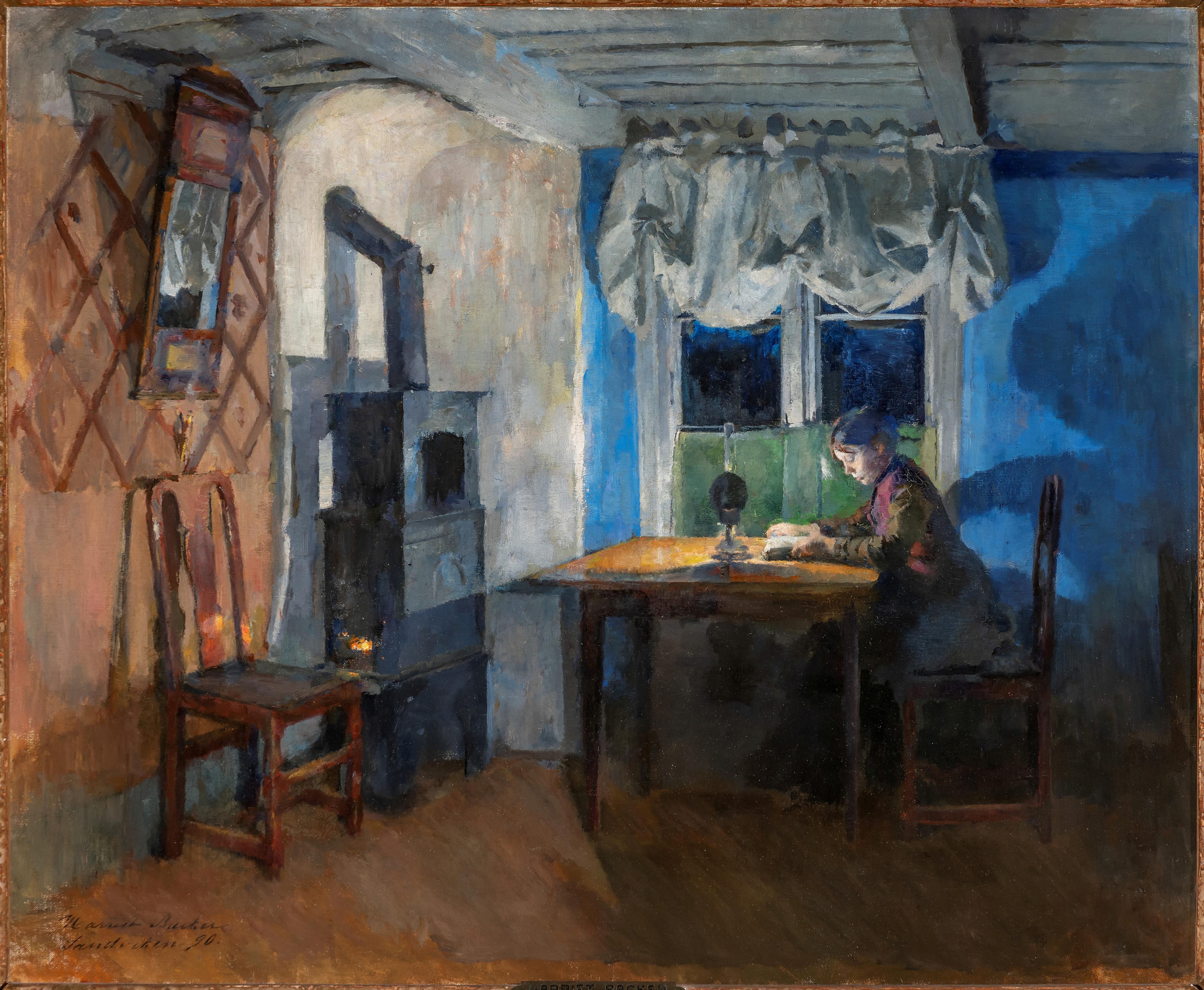 Maleri av Harriet Backer av en kvinne som sitter ved et bord og leser i lampelys