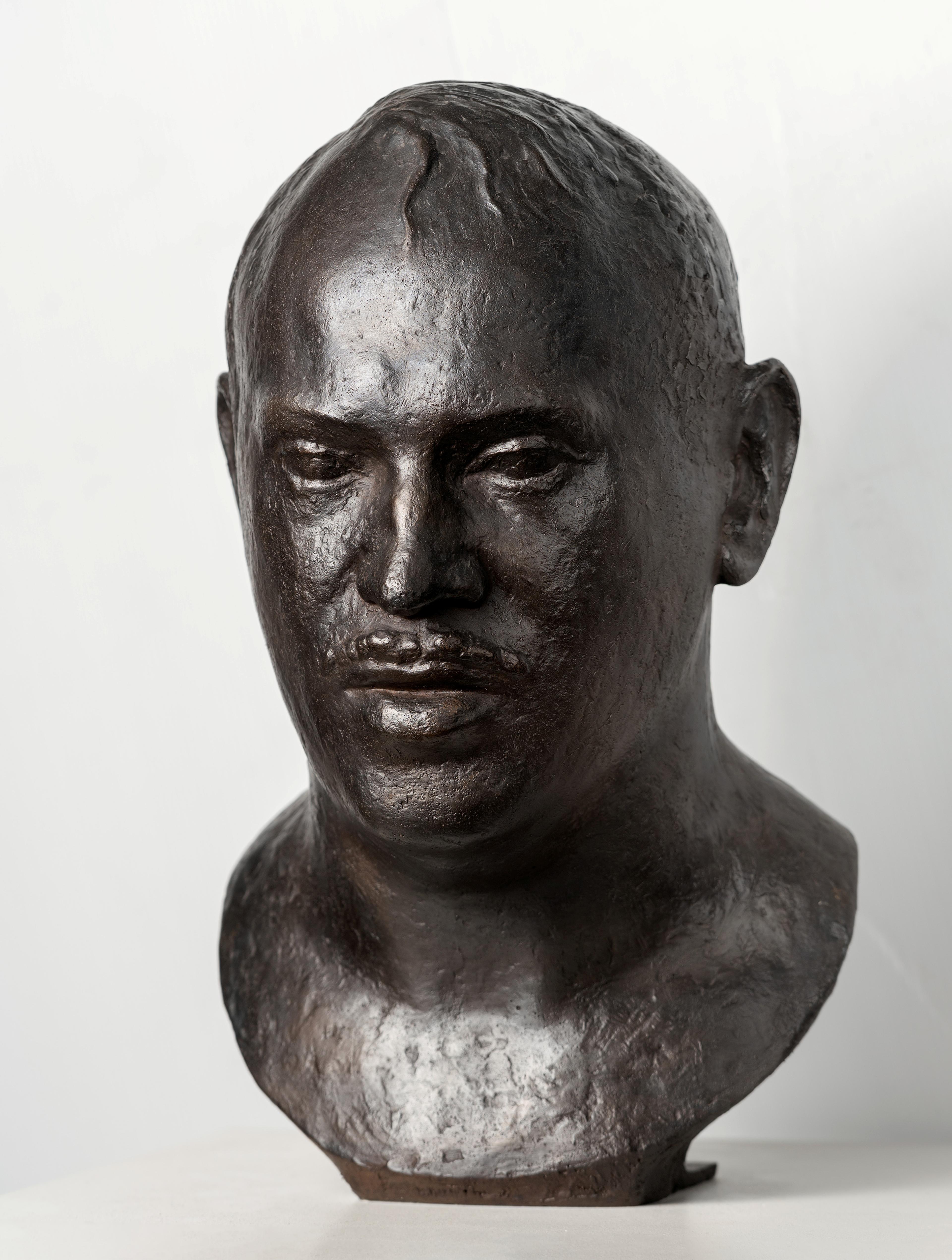 A bust depicting Rolf Stenersen
