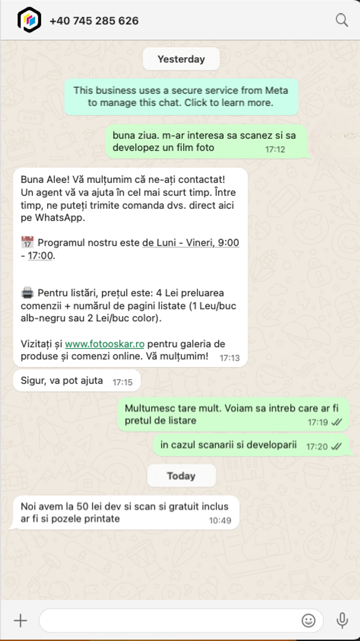 Example WhatsApp conversation between a customer and automated chatbot handling photo scan and film development inquiry for a print shop