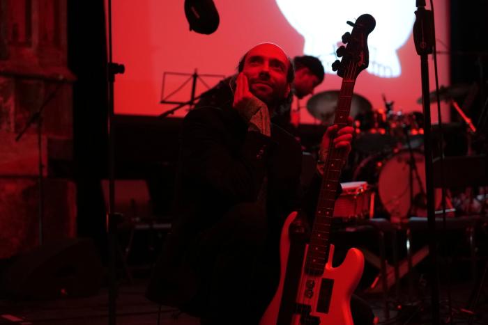 Bassist red
