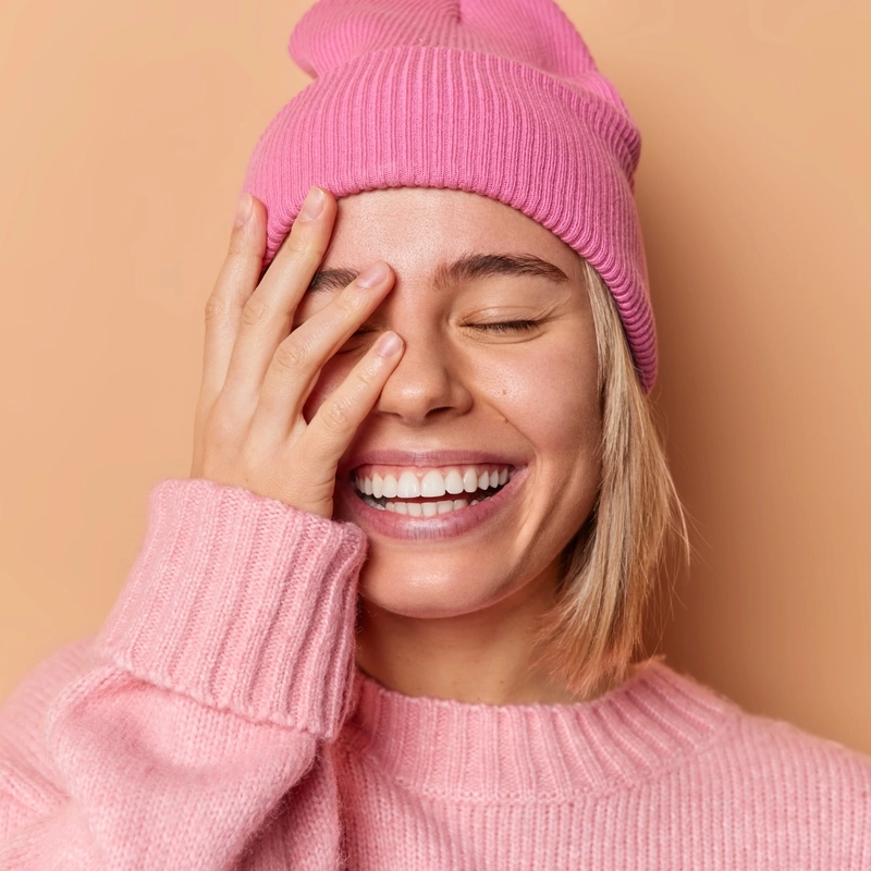 Lady Smiling Composite Bonding