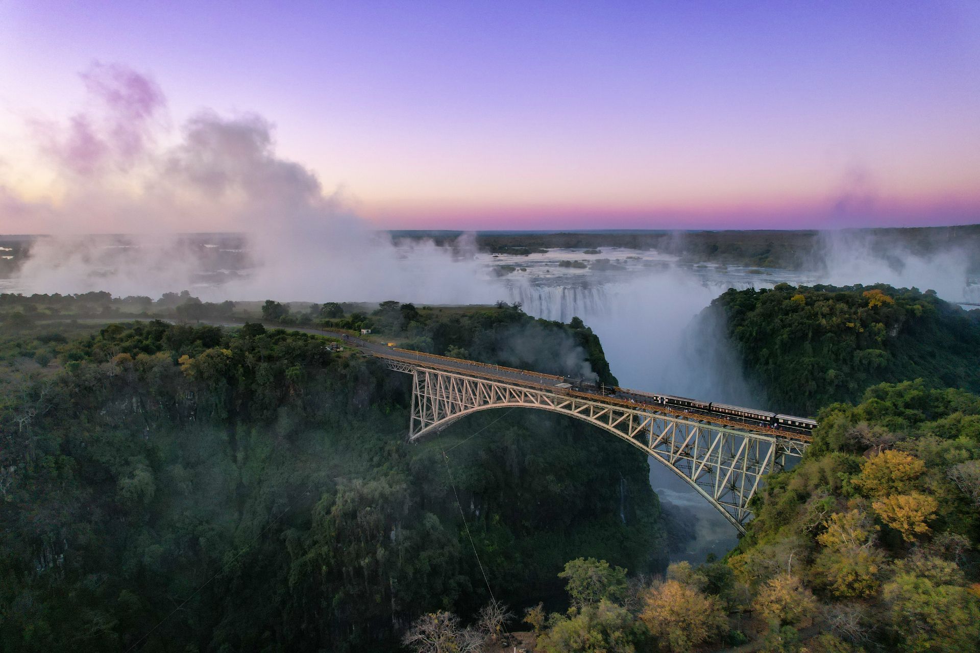 Walking with Lions Safari & Livingstone Luxury train Express Tour — photo 3