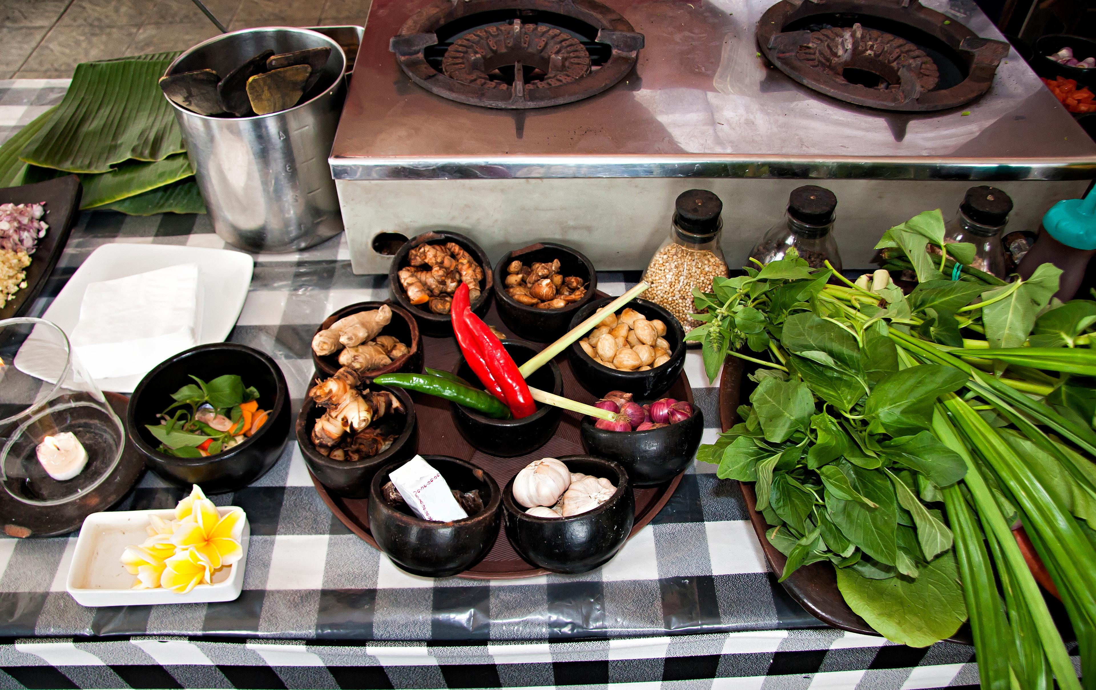 Indulgence in raw Bali culture in cooking class & Ubud market shopping 