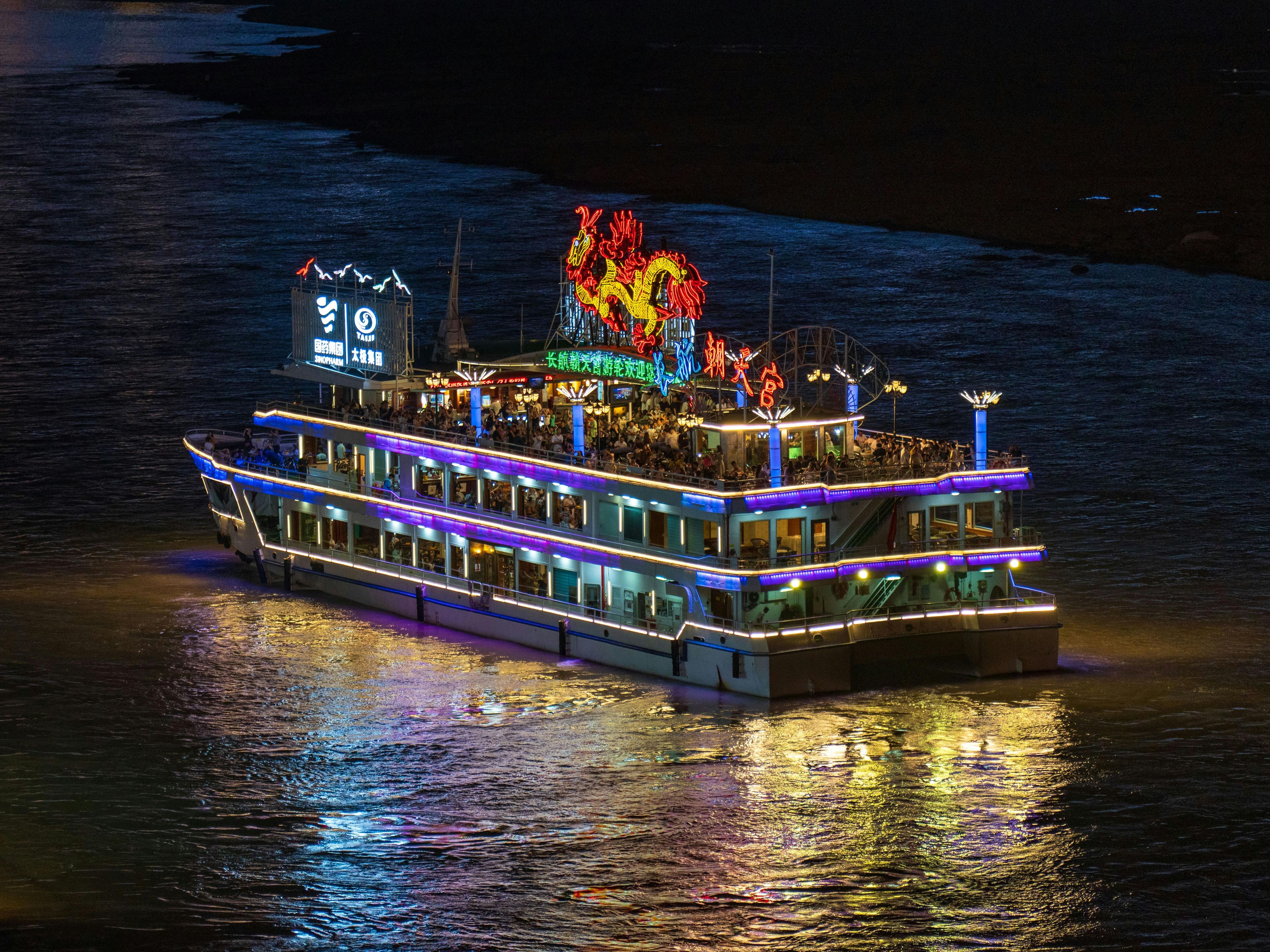 City Tour & Pearl River Cruise Dinner — photo 2