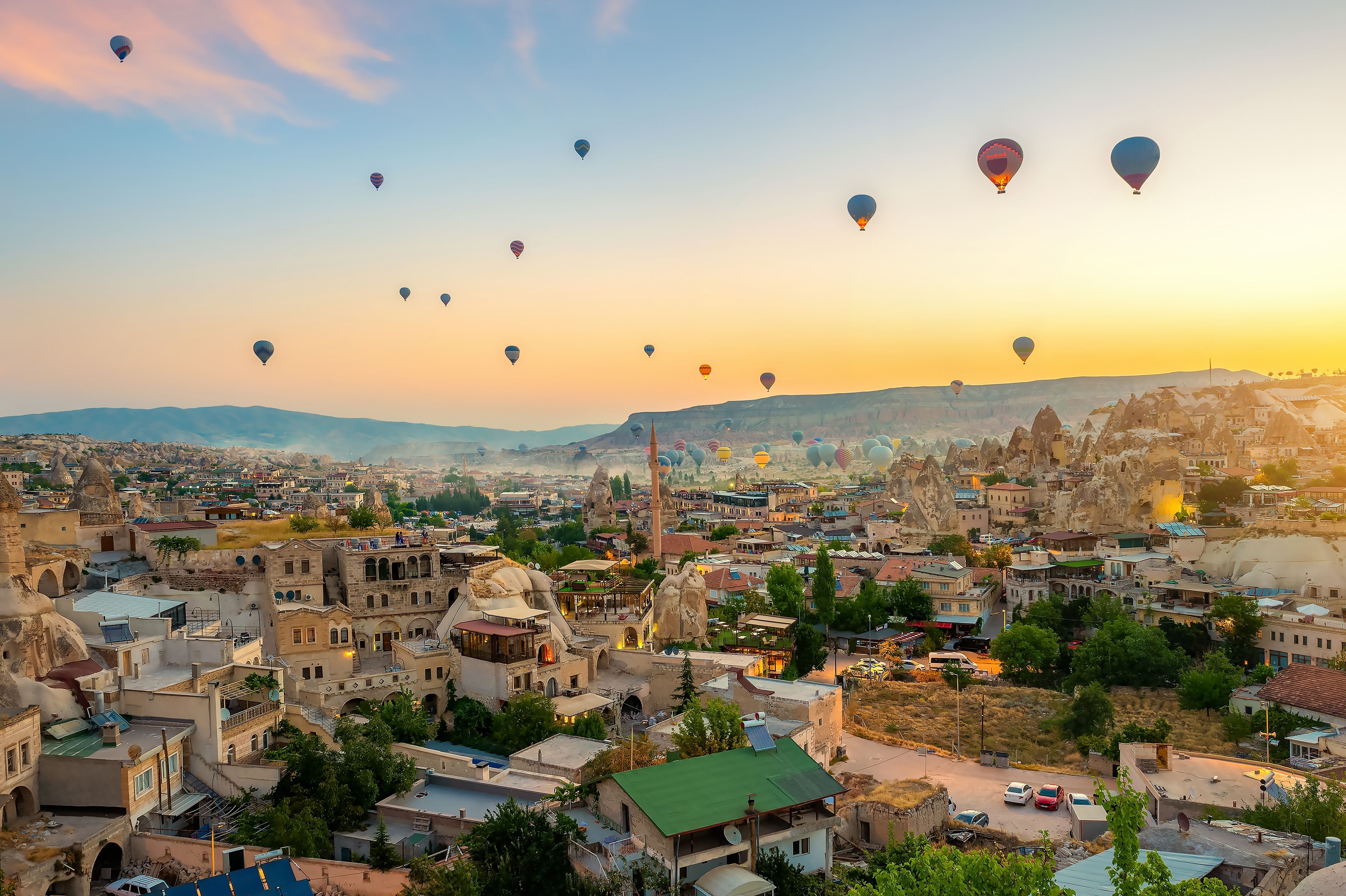 Hot-Air Balloons & Underground Cities — photo 2