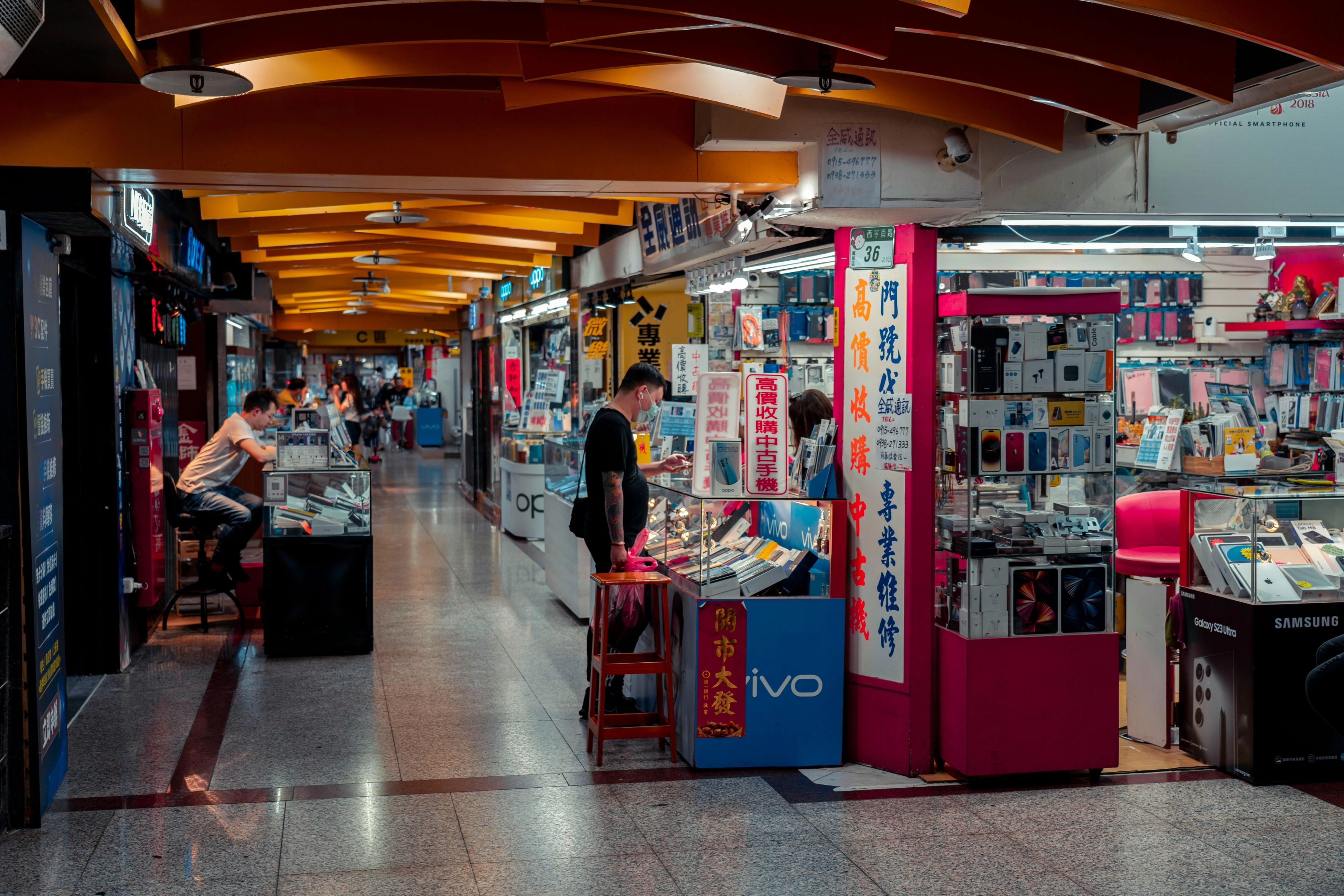 Electronics Market Visit — photo 1