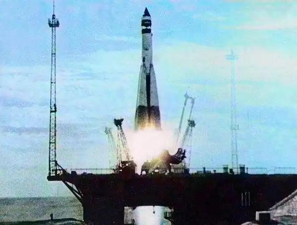 A Luna spacecraft launches in 1959