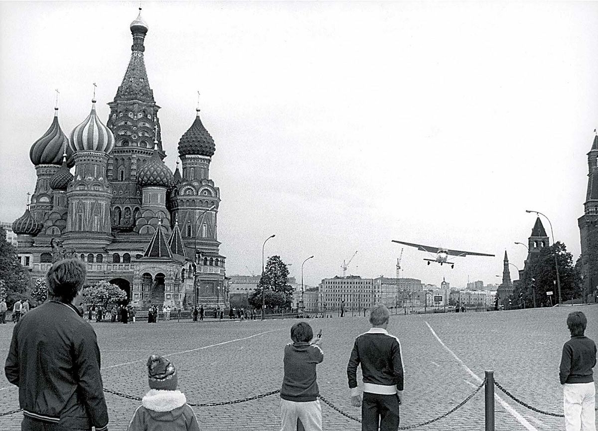 Mathias Rust Flies his Cessna through the Red Square