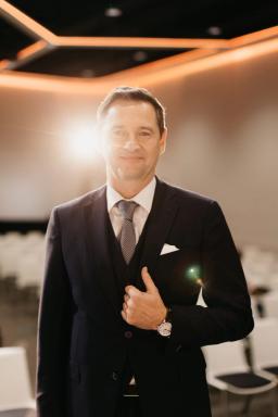 Titus Gebel portrait