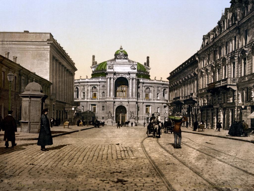 Rue Richelieu in Odessa around 1895, a cobbled street with tram tracks leading to the Opera House
