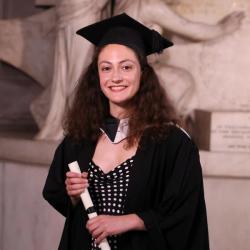 Dr Amaya Sainz de la Maza Melon