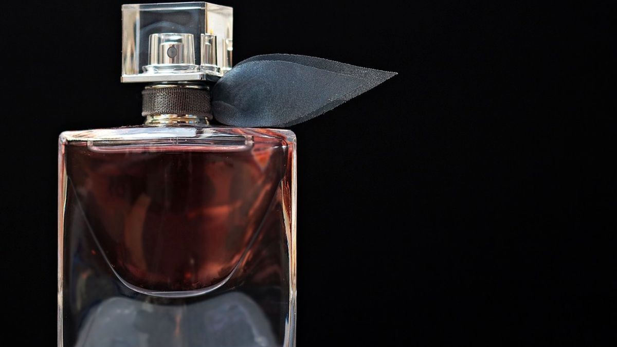 Image of a bottle of perfume