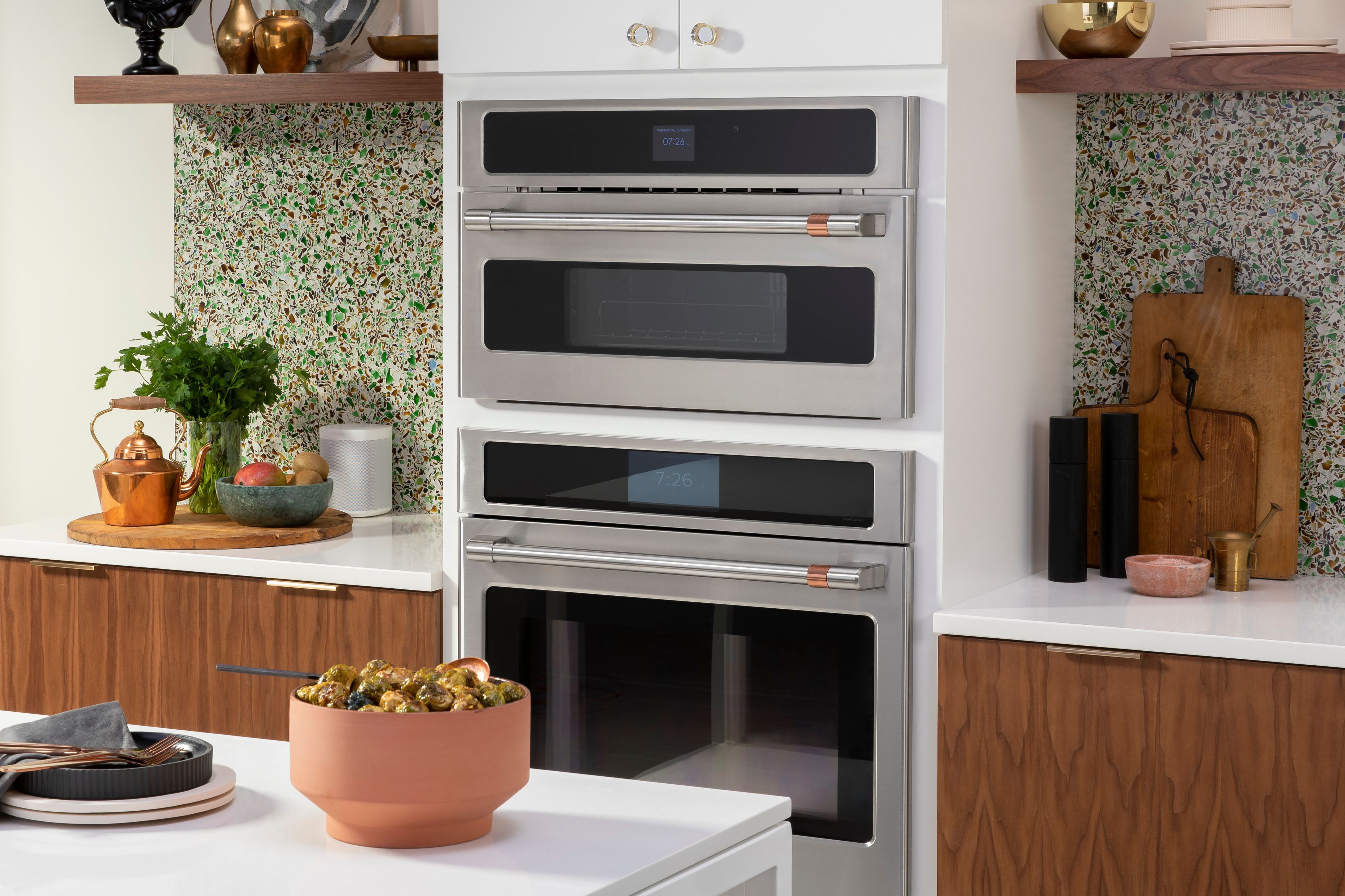 What's the Difference between a Convection Oven and a Conventional Oven?