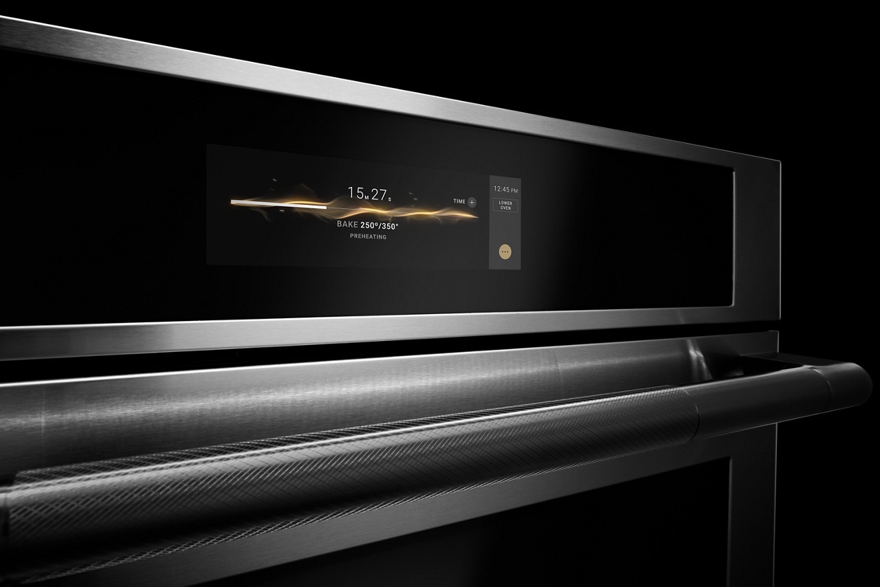 7.8 Full Color Ultra Wide LCD Display With Culinary Center