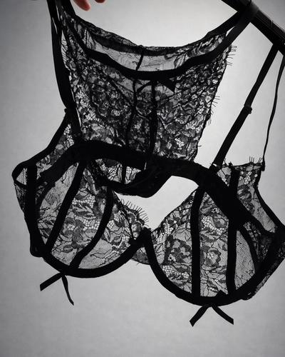 Zavodljivi veš 2 - Crna, Bela, Crvena - Ženske čarape