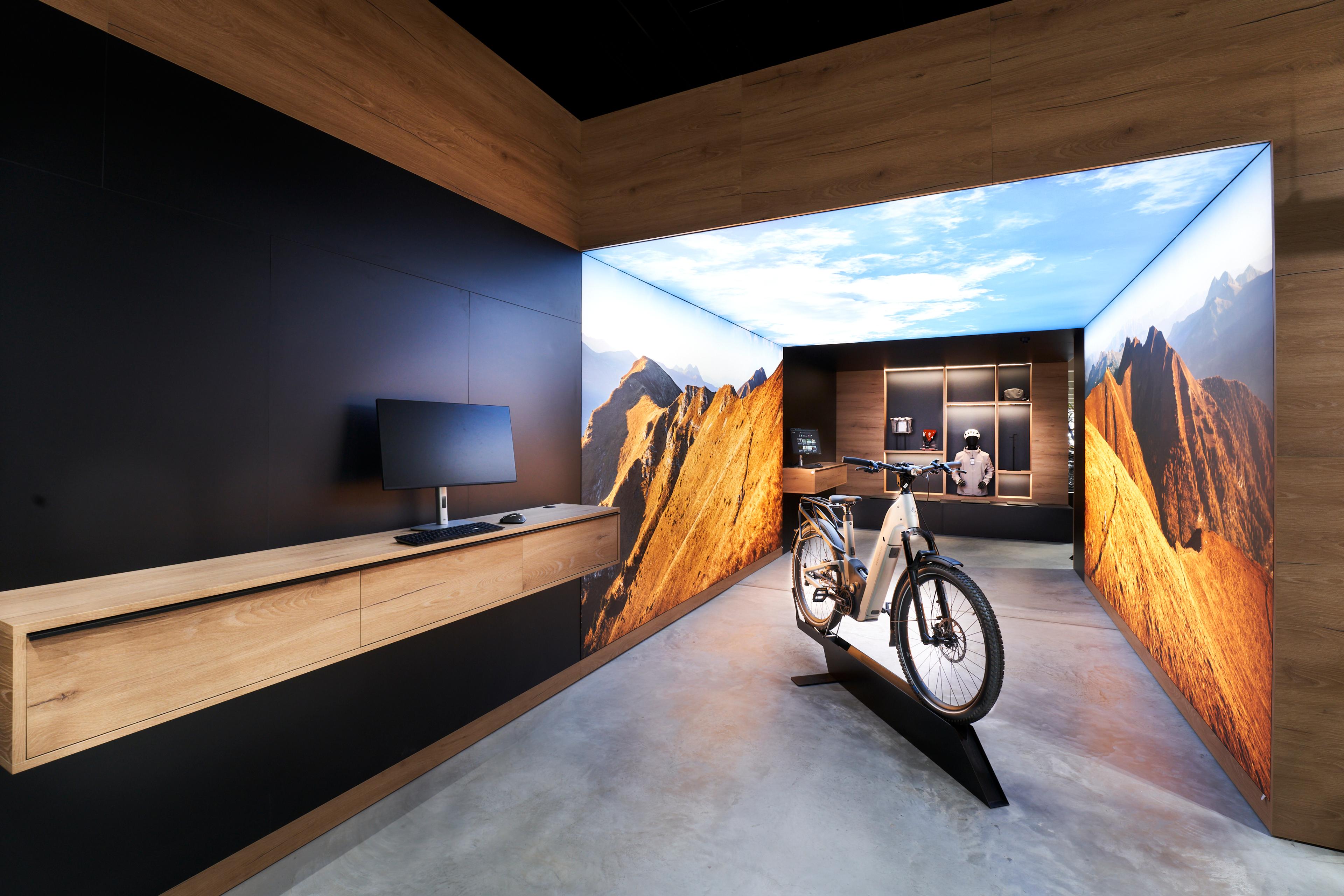 Im Store von Tippkötter Bikes werden Fahrräder nicht einfach ausgestellt, sondern modern, hochwertig und mit viel Raum perfekt in Szene gesetzt.