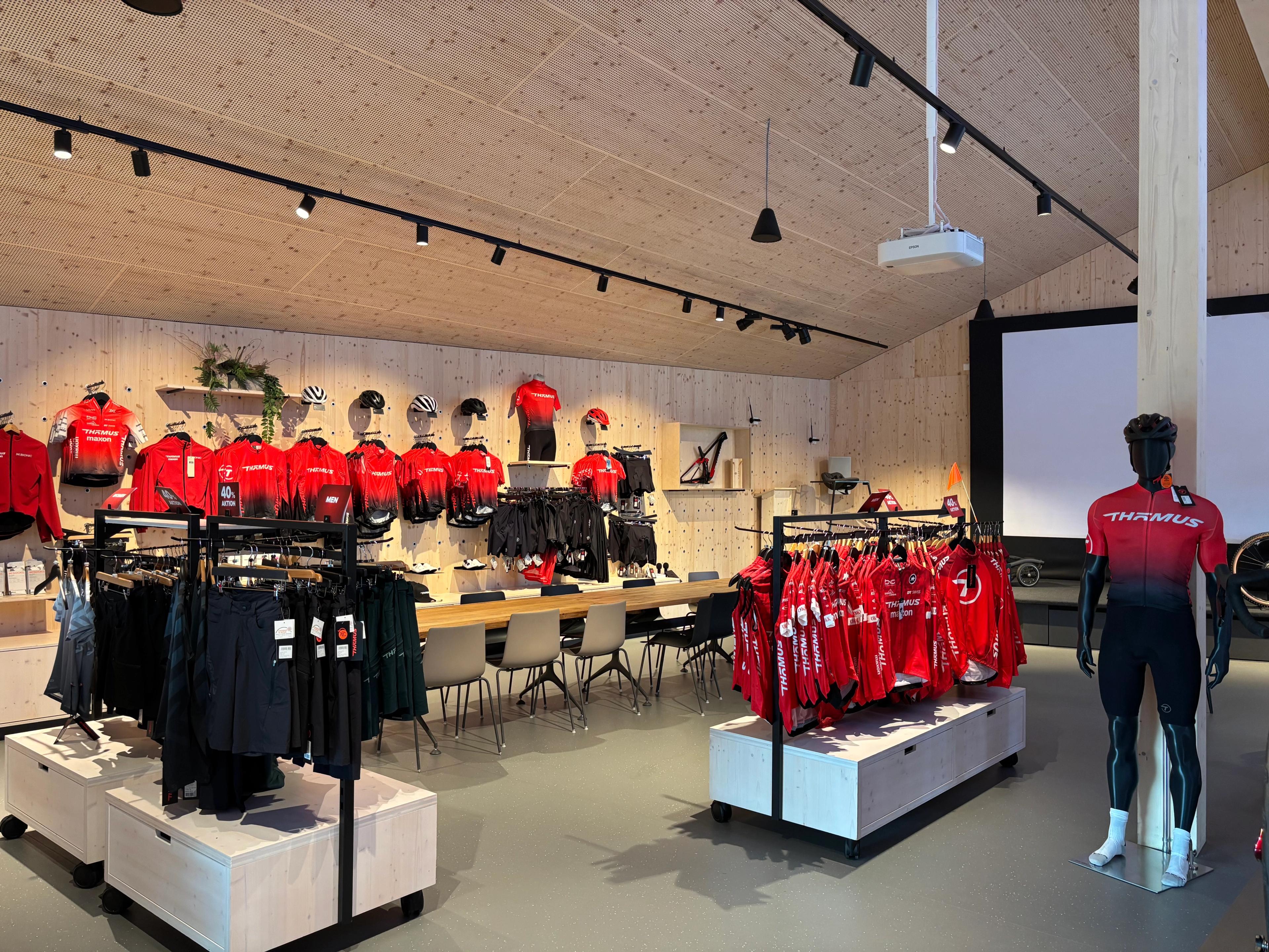 Thömus stärkt seine Marke nicht nur durch ein professionelles Bike Fitting-Angebot sondern auch durch ein außergewöhnliches Headquarter-Konzept inklusive Bike Park 