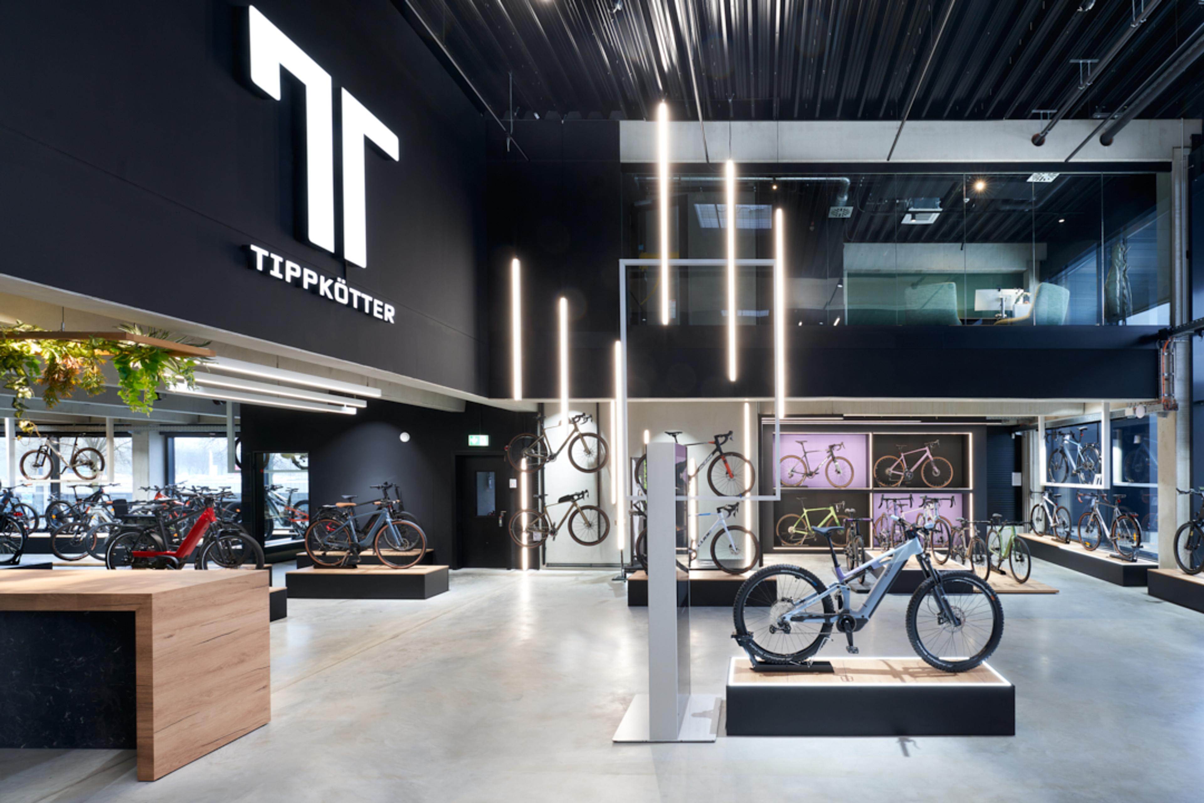 Bright lighting, clean design, and an exceptional amount of space—the Tippkötter Bikes store elevates the customer experience to a whole new level.
