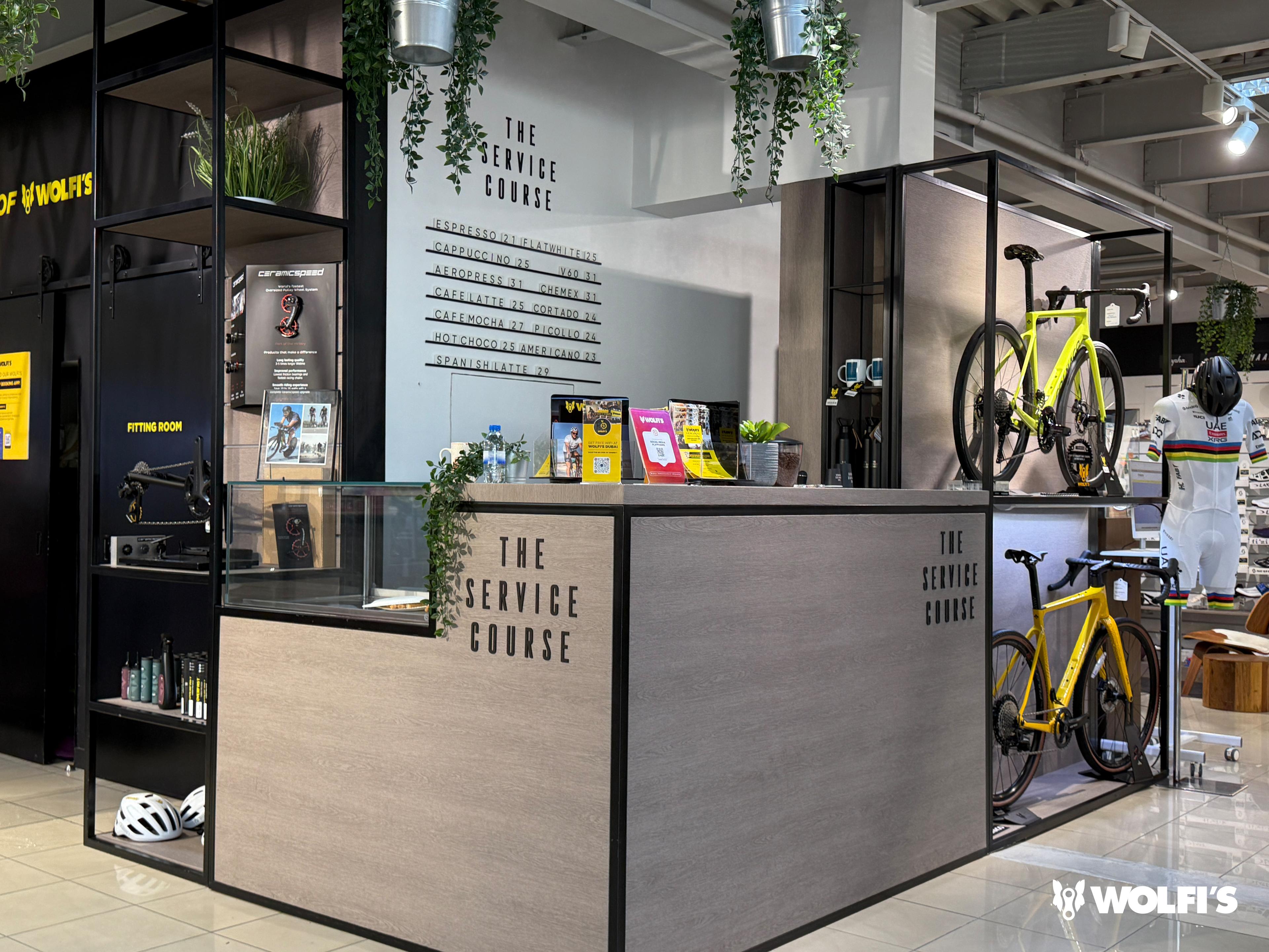 Im "The Service Course"-Café bietet Wolfi leckere Kaffee-Spezialitäten an