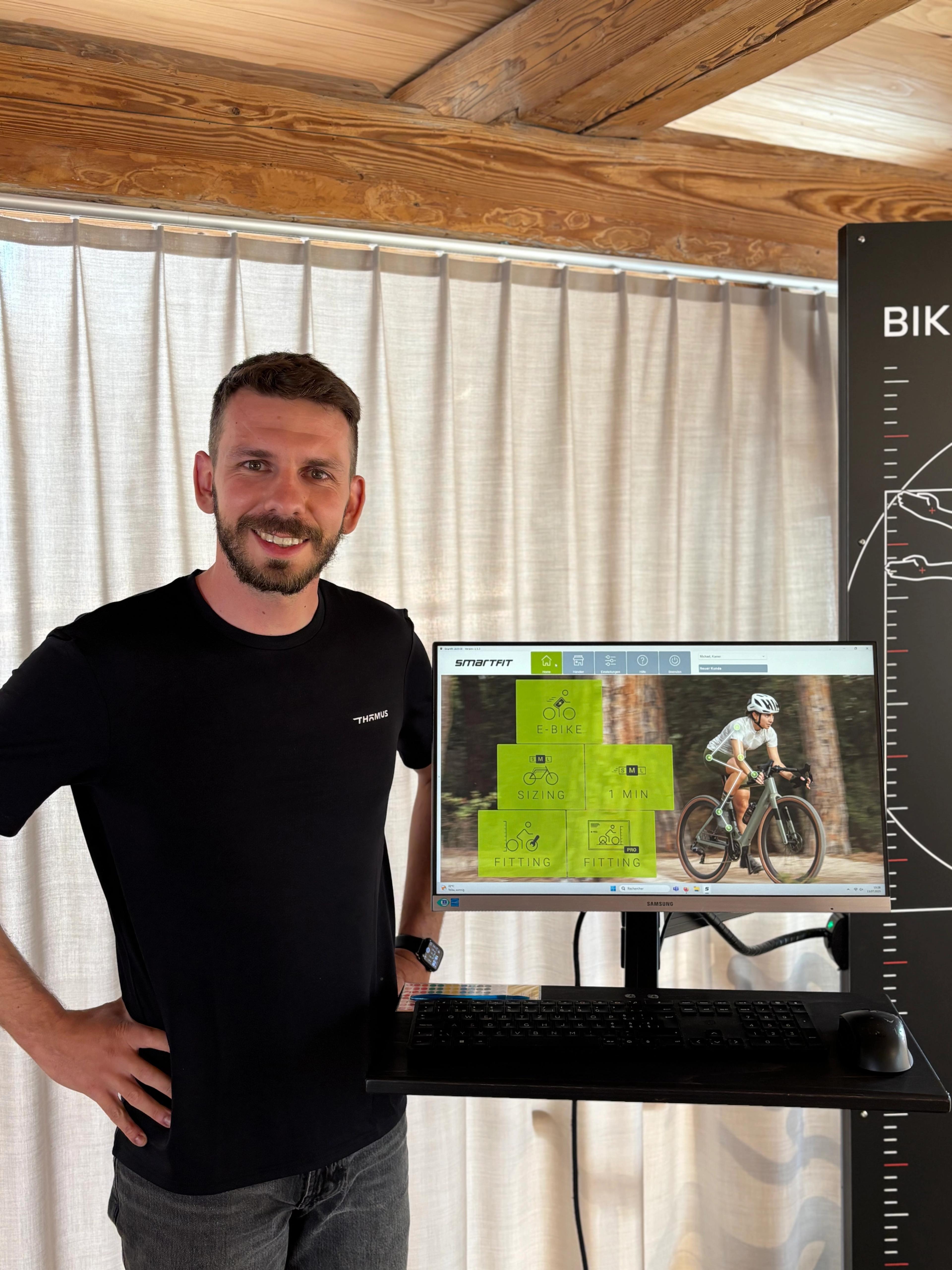 Sylvain Fragnière an der Smartfit Q5 Fitting-Station im Bike Fitting Lab in Oberried