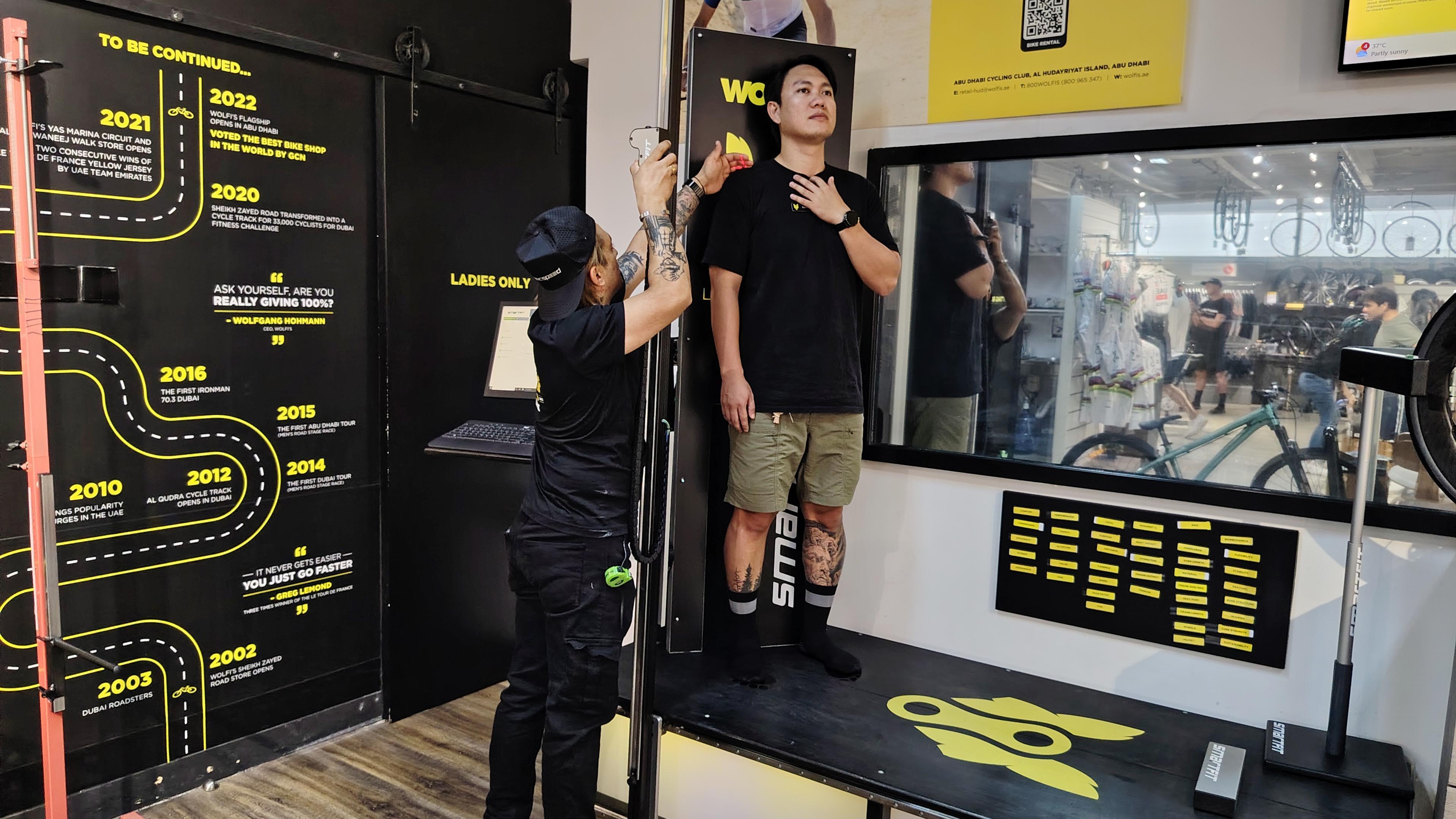 Der Smartfit Q4 im Einsatz - natürlich mit "Wolfi's Bike Shop"-Branding