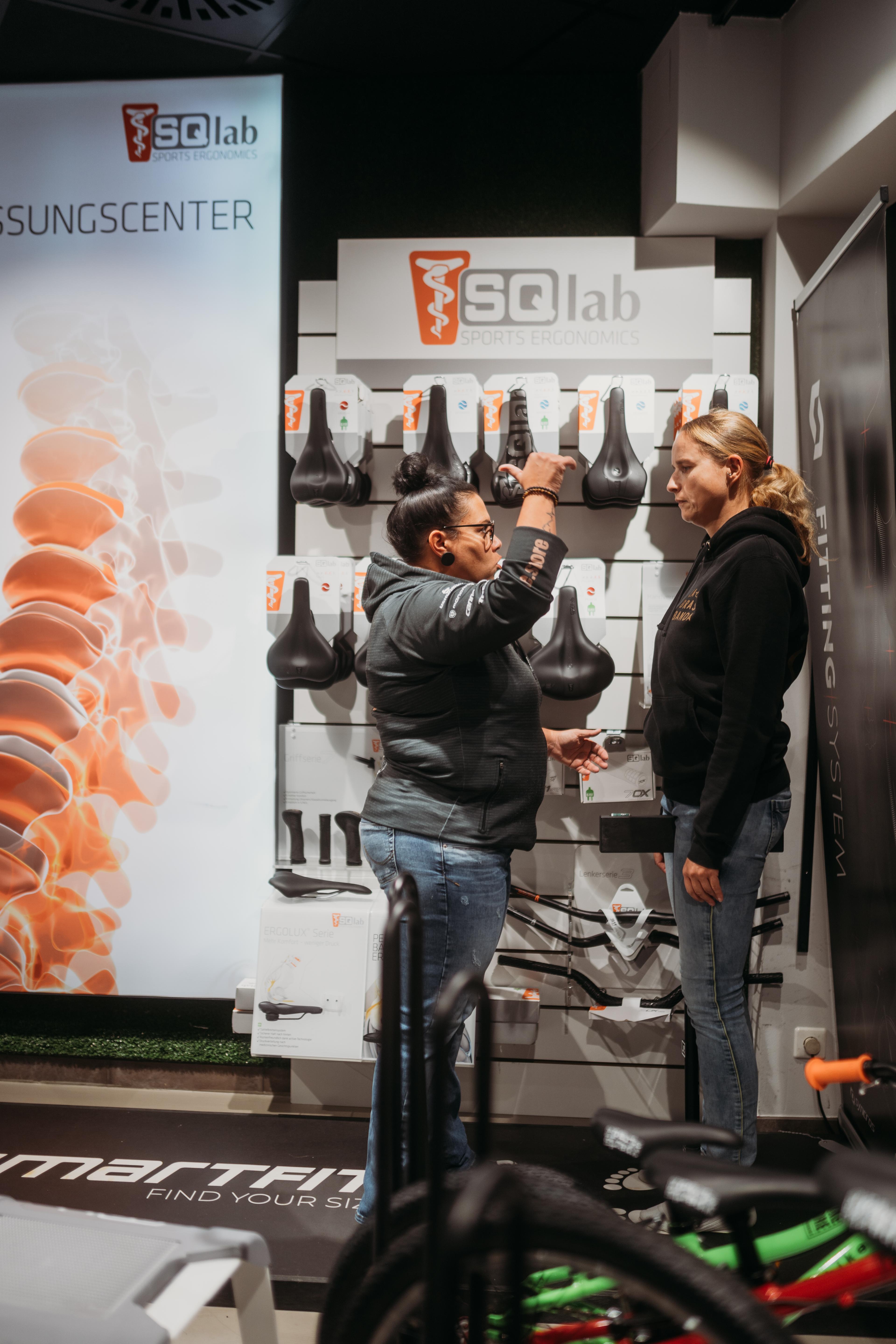 Customers can benefit from Mona's expertise as a riding technique trainer for sizing and fitting