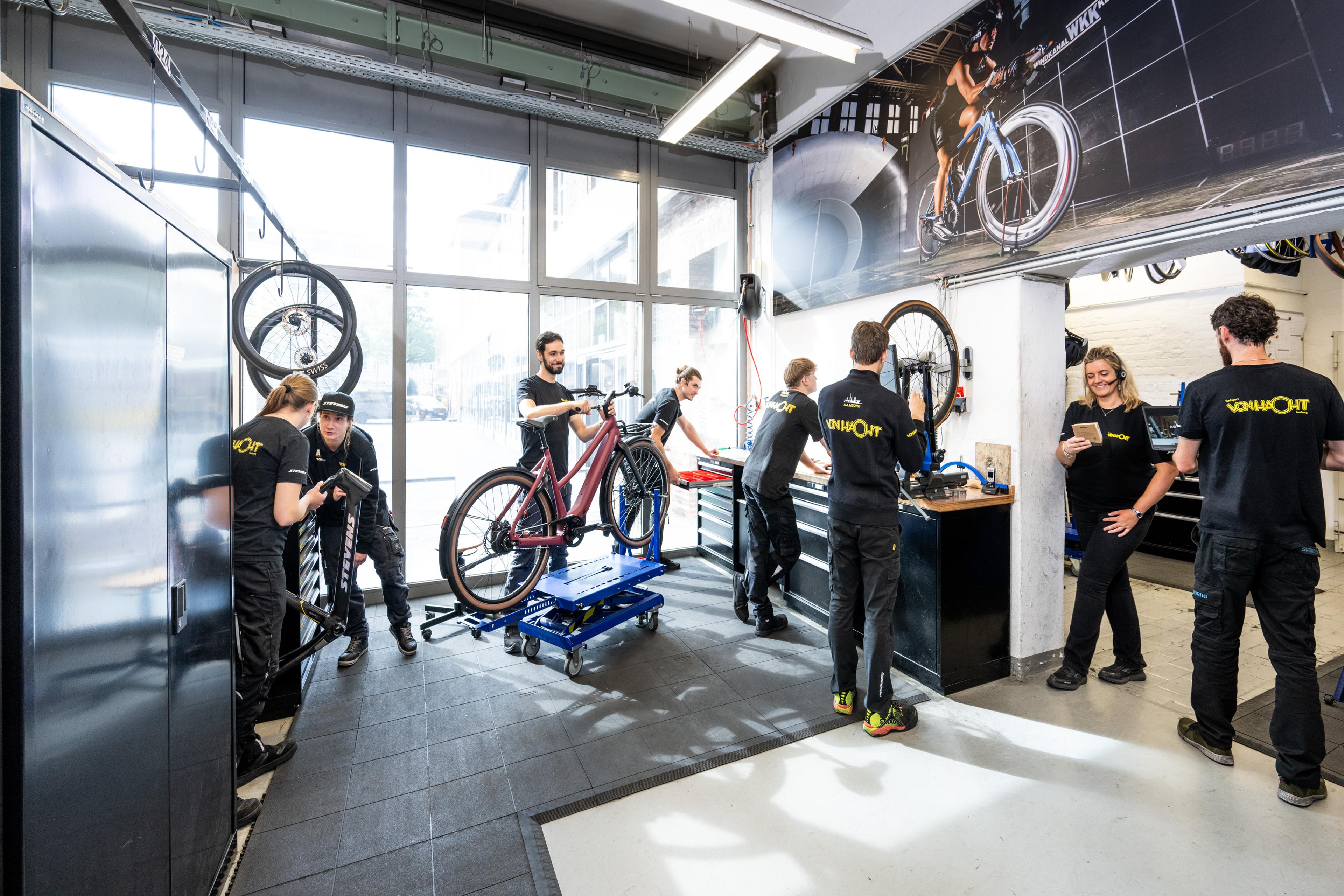Das Team von Radsport von Hacht – vielfältig, erfahren und mit Leidenschaft fürs Fahrrad. 