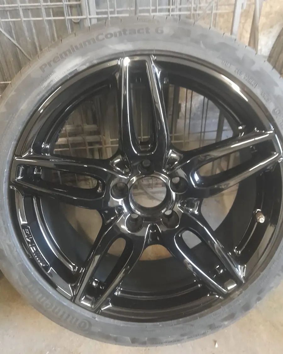 Mercedes-AMG wheel, after: gloss black