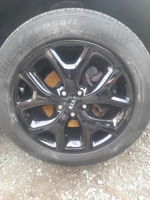 A gloss black Kia wheel on a Kia Sorento