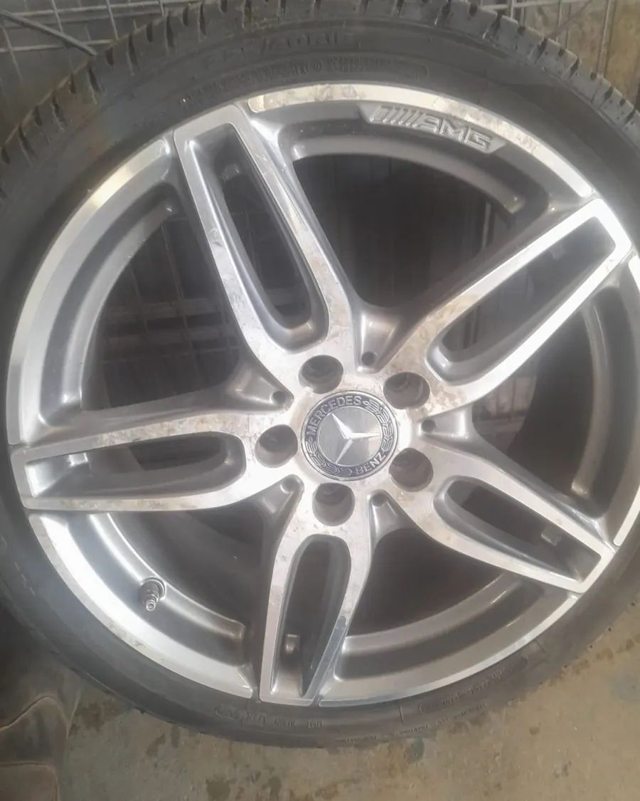 Mercedes-AMG wheel, before: diamond-cut