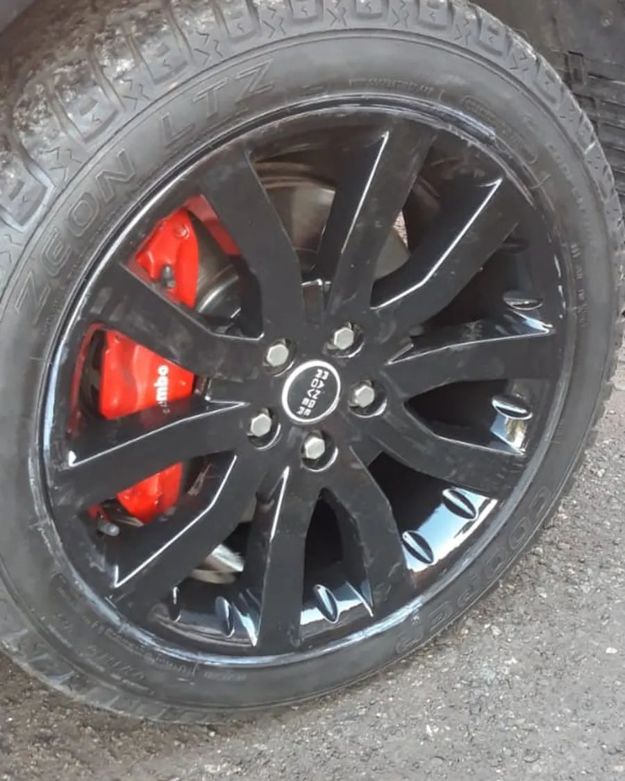 Range Rover, after: gloss black