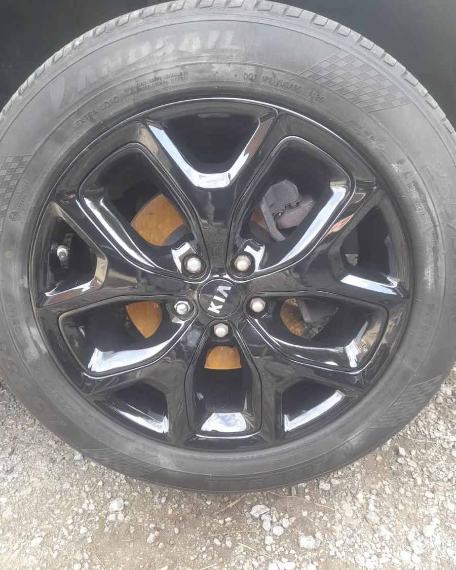 Kia Sorento, after: gloss black