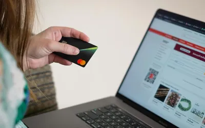 Plataformas Tecnológicas: Qué gastos puedes deducir en 2025