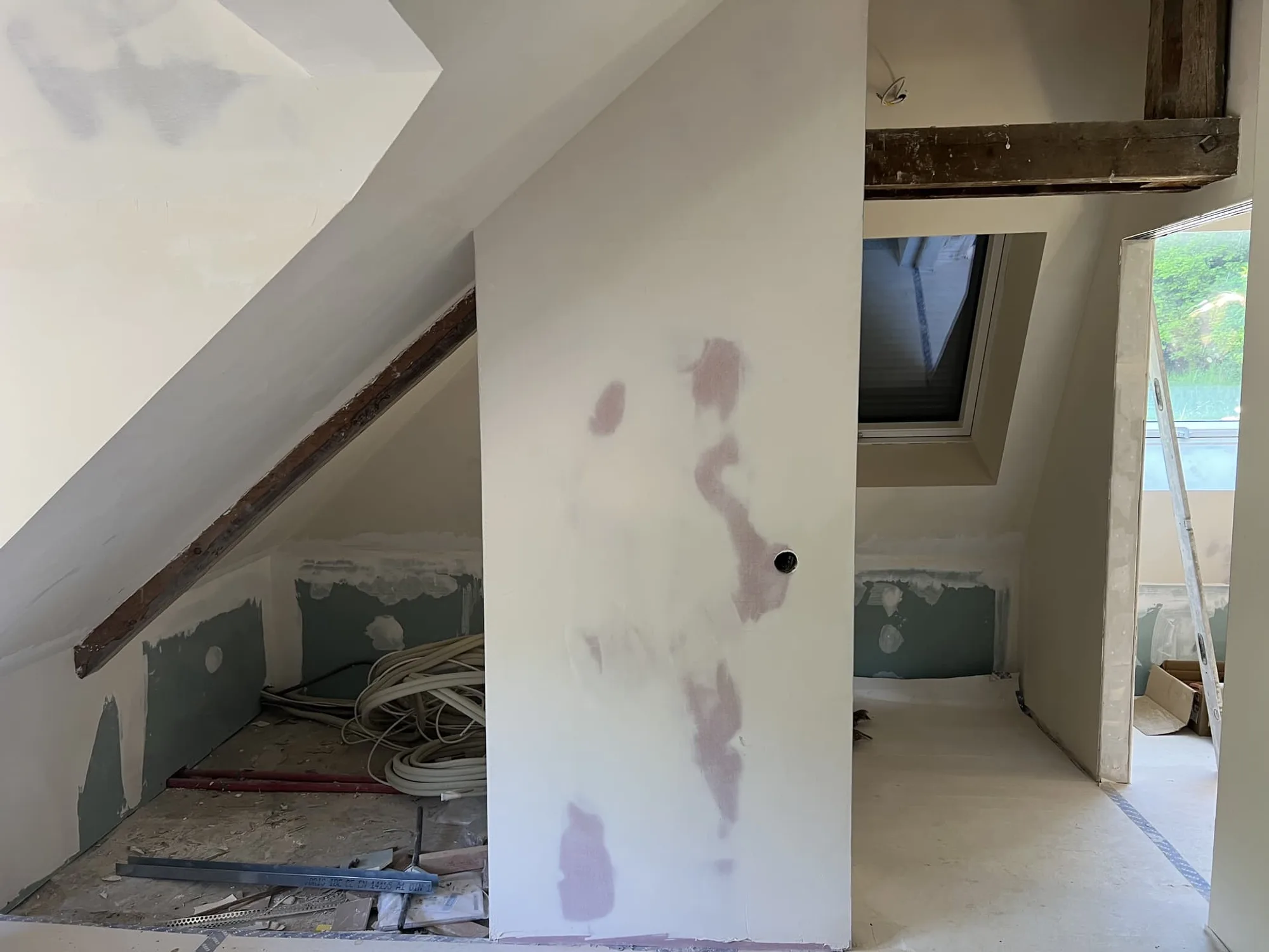 Plâtrerie sèche BA13 Knauf dans combles aménageables — réalisation QUASART à Luxembourg-Mühlenbach