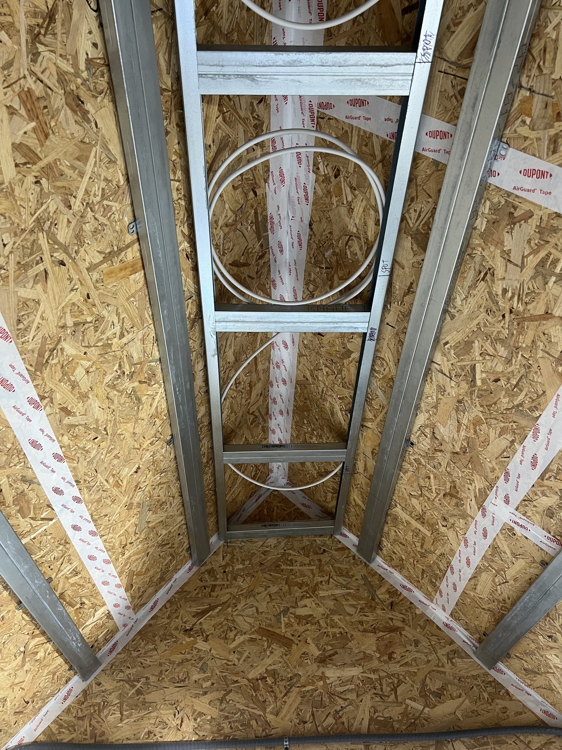 Ossature métallique Knauf pour plâtrerie sèche dans combles aménageables — rénovation maison à Luxembourg-Mühlenbach
