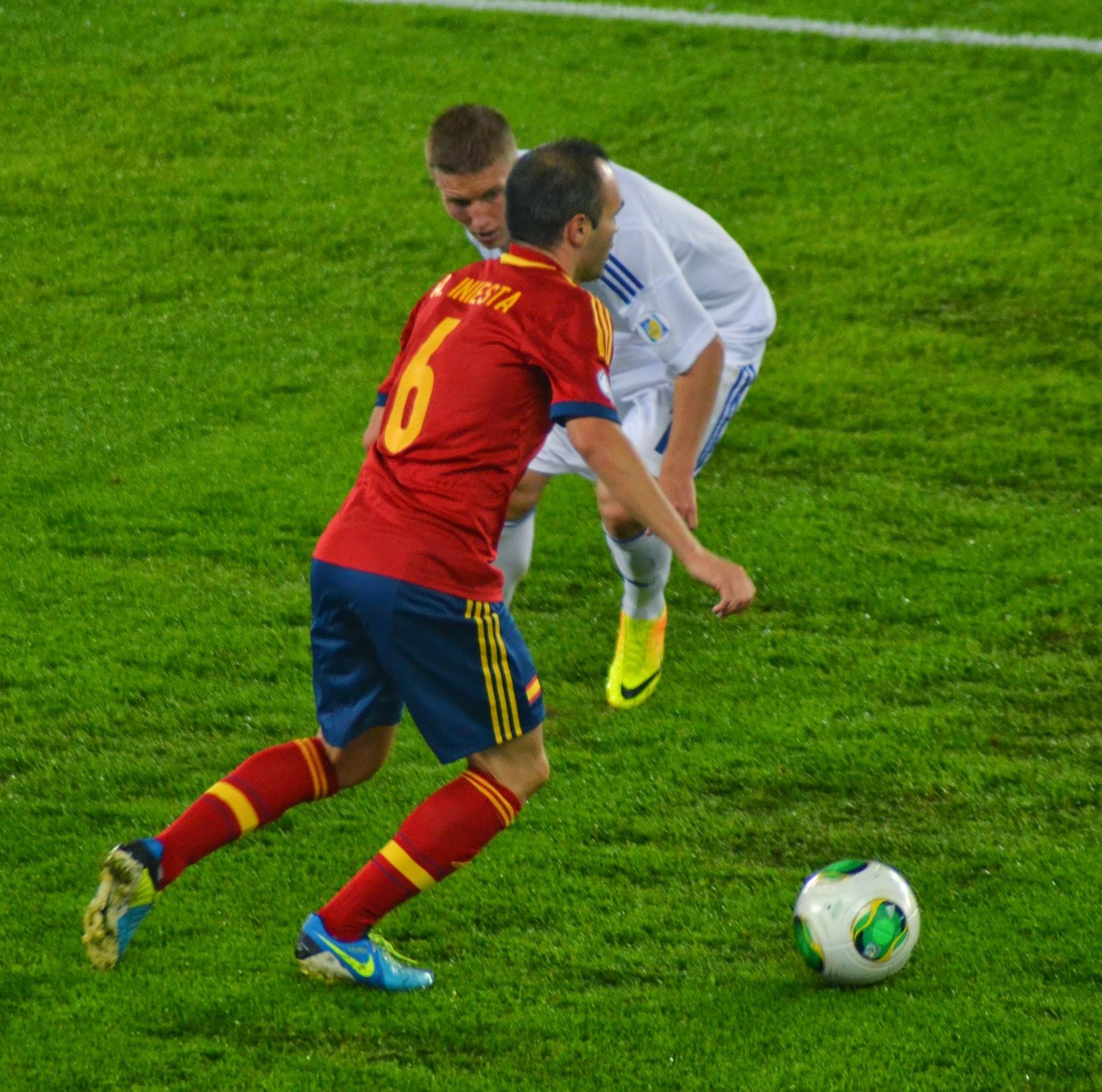 06.09.2013 Olympiastadion: Andres Iniesta ja Aleksander Ring