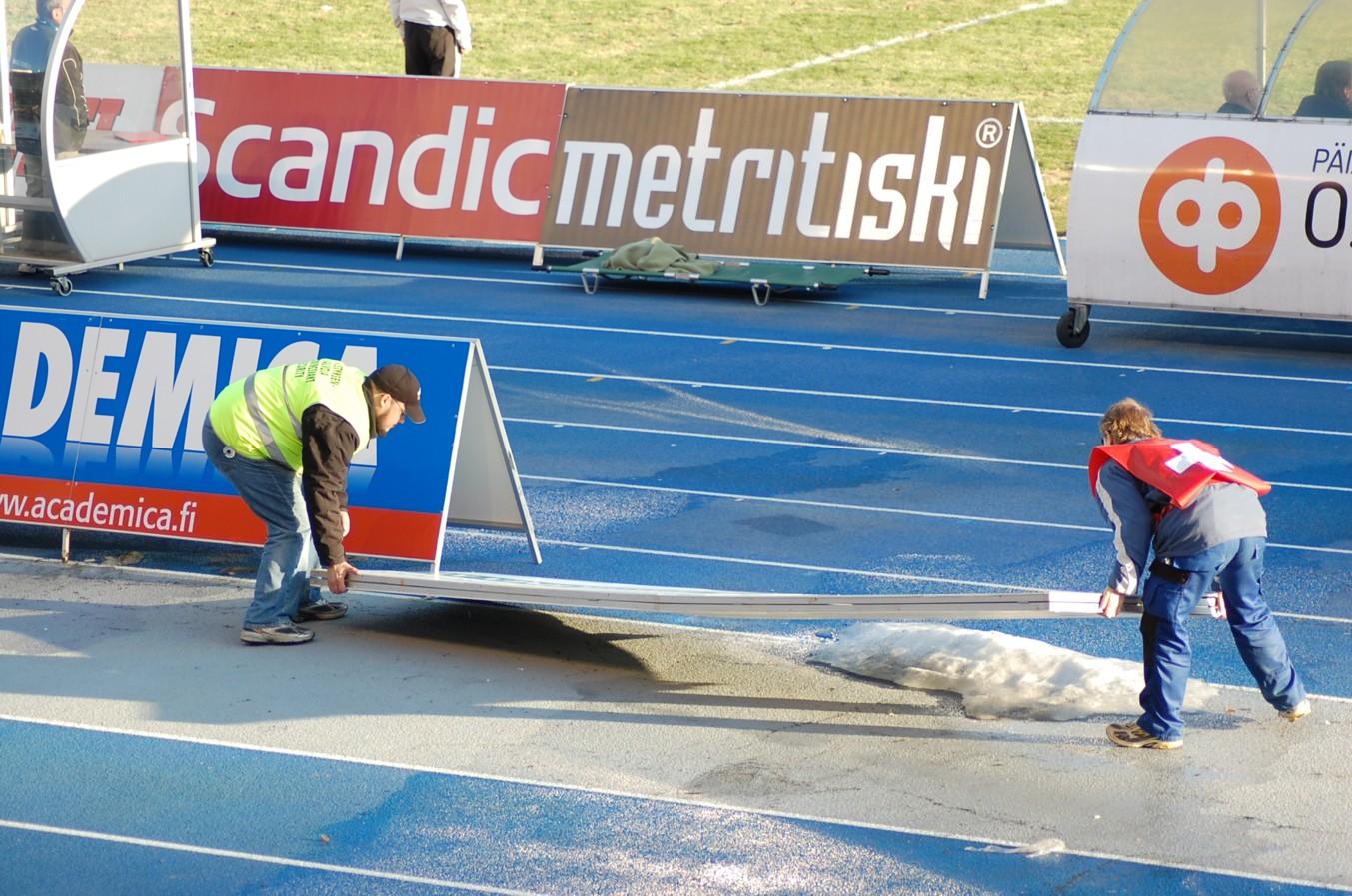 Kaatuneita mainostauluja, Lahden Stadion 29.04.2009