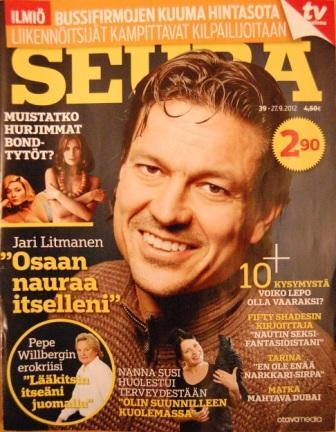 Seura-lehden kansi 27.09.2012: hymyilevä Jari Litmanen ja otsikko ”Osaan nauraa itselleni”