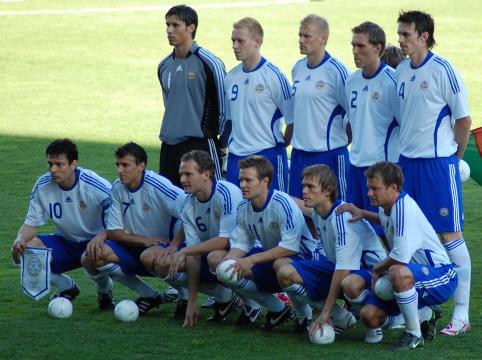 Suomen maajoukkueen avauskokoonpano ryhmäkuvassa ennen ottelua Veritas Stadionilla Turussa 02.06.2008