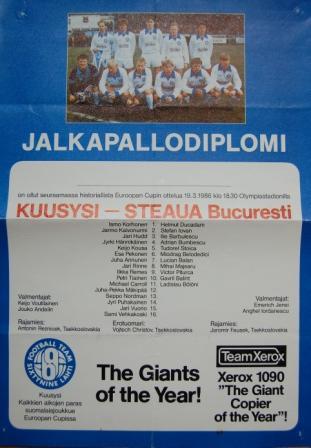 Jalkapallodiplomi-juliste Kuusysi–Steaua Bucuresti -ottelusta: yläosassa joukkuekuva, alla joukkueiden kokoonpanot, 19.03.1986