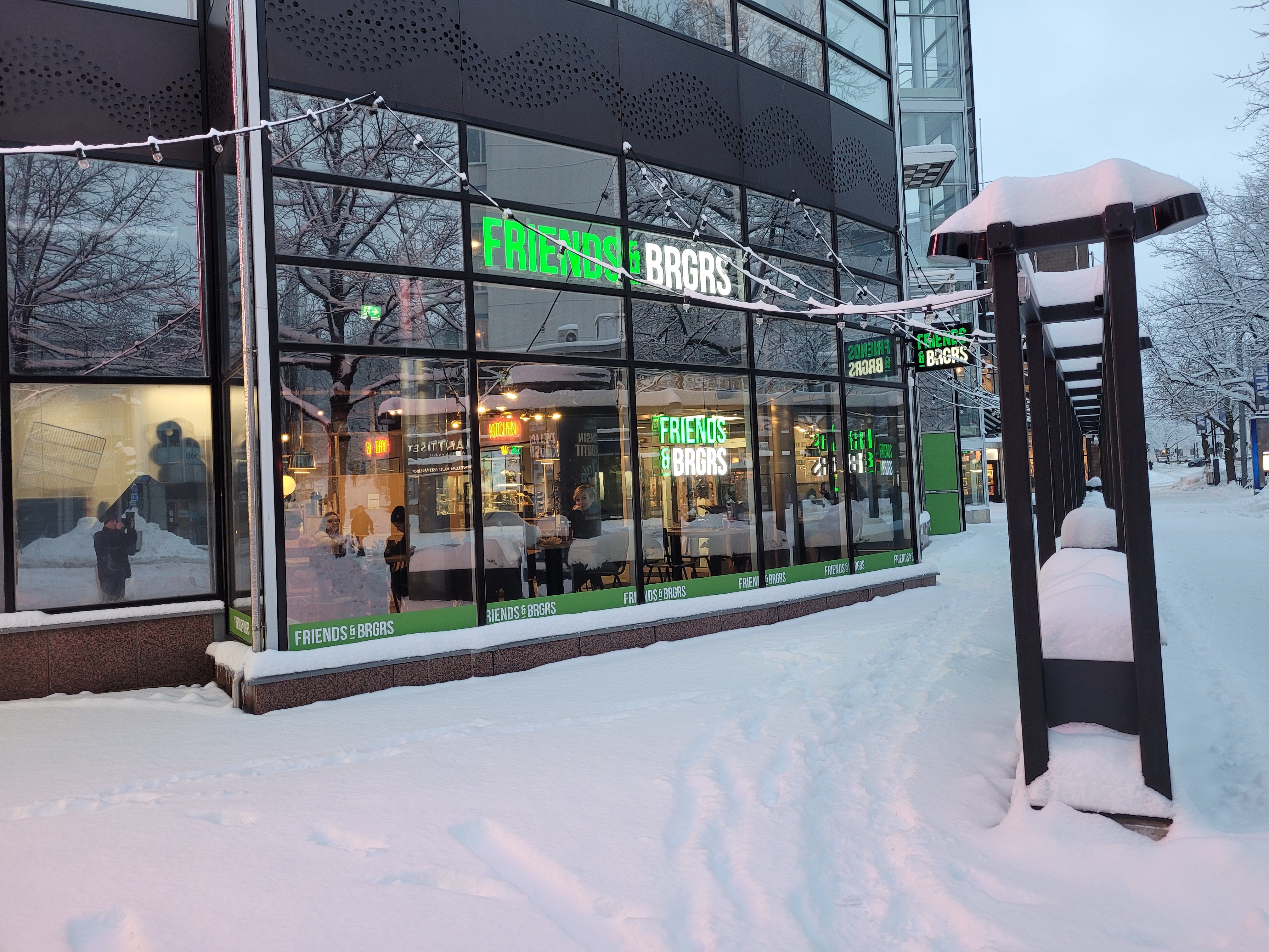 Friends & Brgrs Lahti 10.12.2022